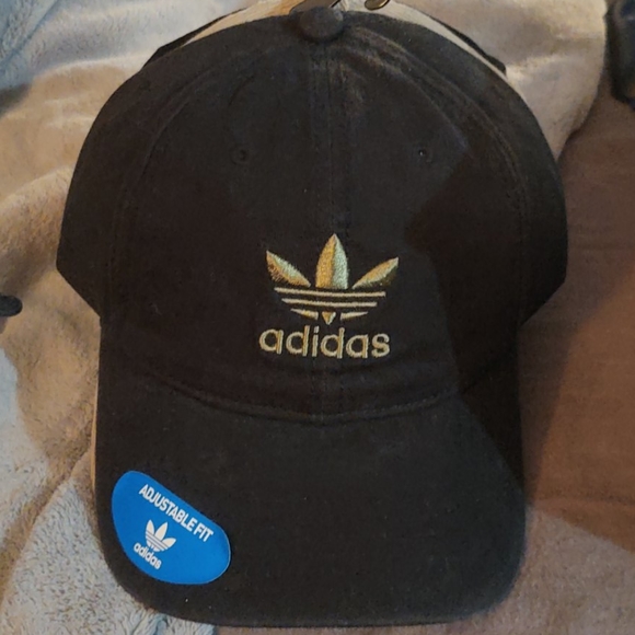 طيران مجد تجنيد olive adidas hat 